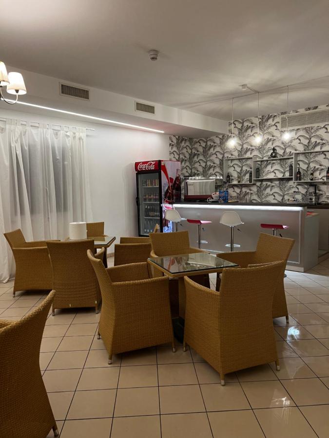 ריצ'יונה Hotel Trieste מראה חיצוני תמונה