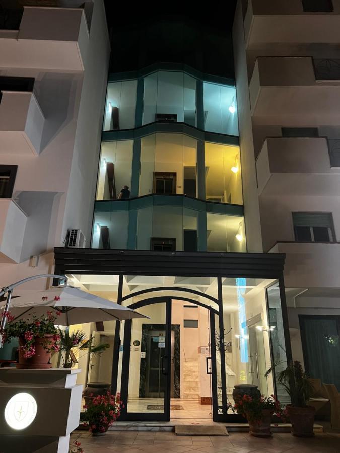 ריצ'יונה Hotel Trieste מראה חיצוני תמונה