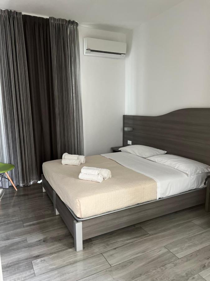 ריצ'יונה Hotel Trieste מראה חיצוני תמונה