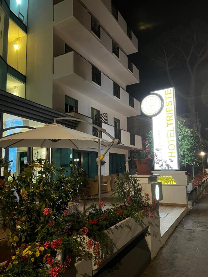 ריצ'יונה Hotel Trieste מראה חיצוני תמונה