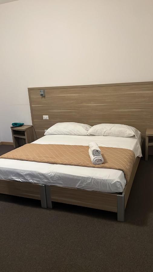 ריצ'יונה Hotel Trieste מראה חיצוני תמונה