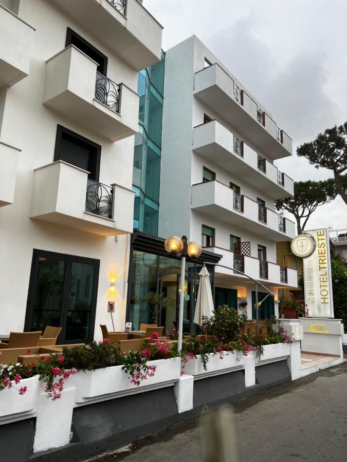 ריצ'יונה Hotel Trieste מראה חיצוני תמונה