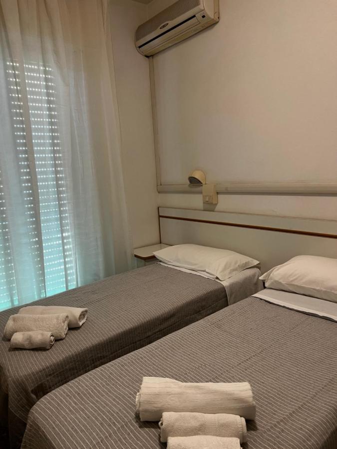 ריצ'יונה Hotel Trieste מראה חיצוני תמונה
