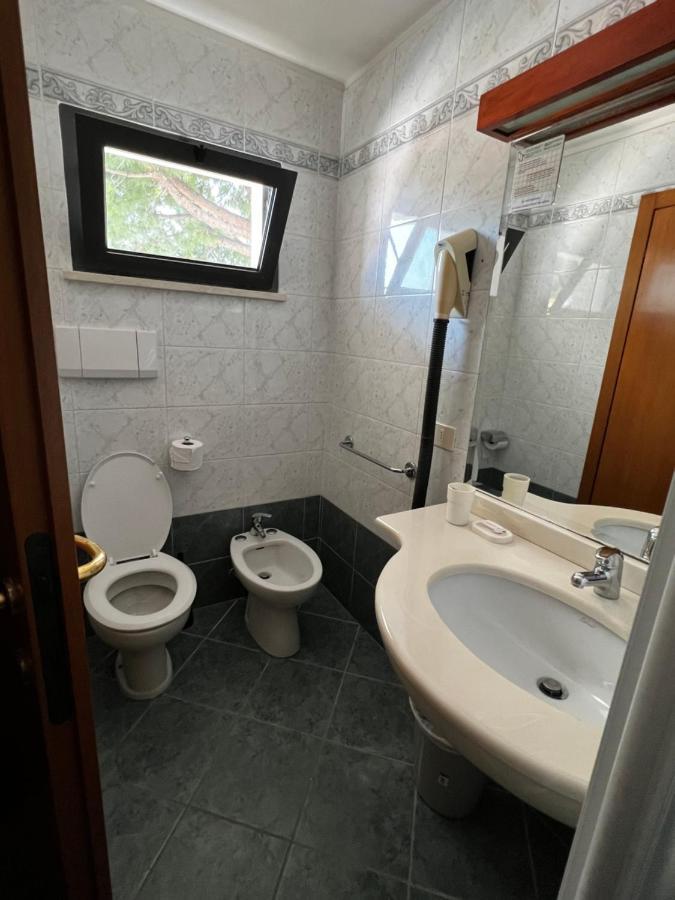 ריצ'יונה Hotel Trieste מראה חיצוני תמונה