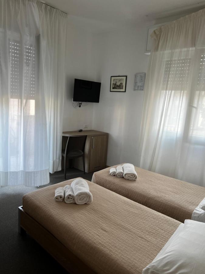 ריצ'יונה Hotel Trieste מראה חיצוני תמונה