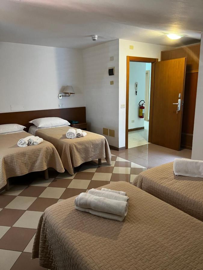 ריצ'יונה Hotel Trieste מראה חיצוני תמונה