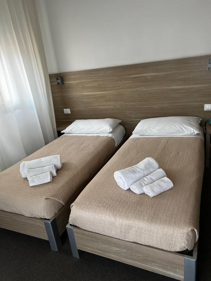 ריצ'יונה Hotel Trieste מראה חיצוני תמונה