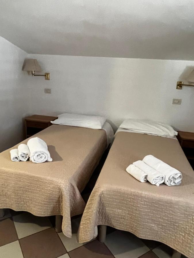 ריצ'יונה Hotel Trieste מראה חיצוני תמונה