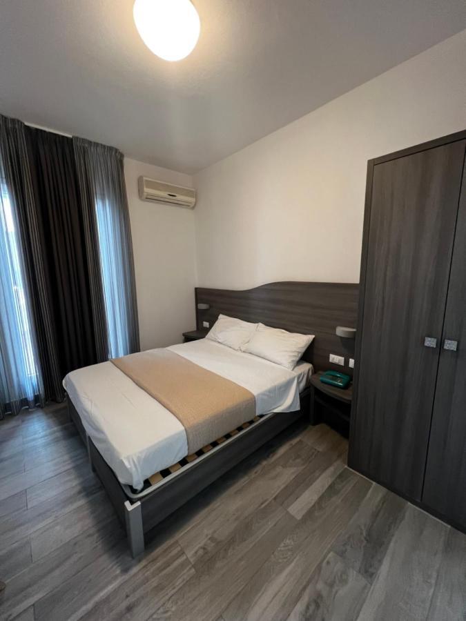 ריצ'יונה Hotel Trieste מראה חיצוני תמונה