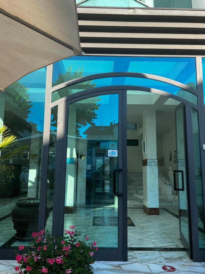 ריצ'יונה Hotel Trieste מראה חיצוני תמונה